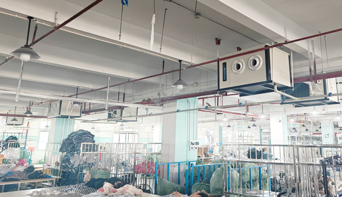 制衣廠制冷降溫，安裝星科蒸發(fā)冷省電空調(diào)-臥式射流機(jī)